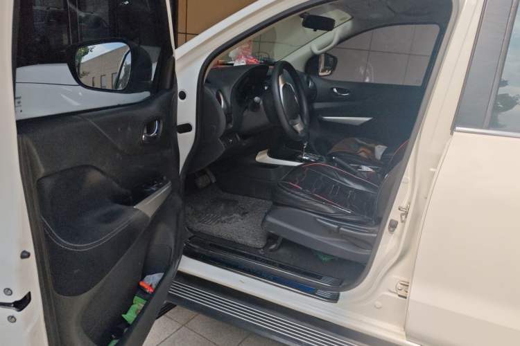 Used Nissan Navara 2017 2.5L Automatic 2WD Luxury Edition QR25 Driver Seat