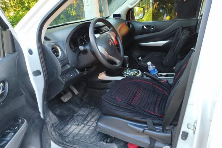 Used Nissan Navara 2017 2.5L Automatic 2WD Luxury Edition QR25 Driver Seat
