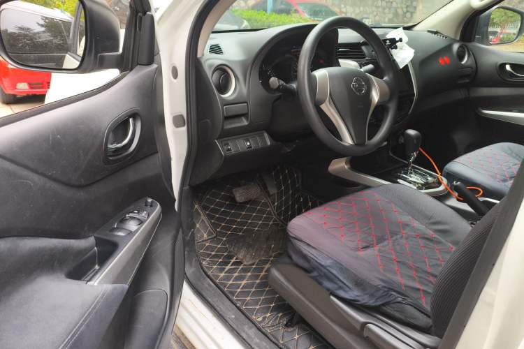 Used Nissan Navara 2017 2.5L Automatic 2WD Luxury Edition QR25 Driver Seat