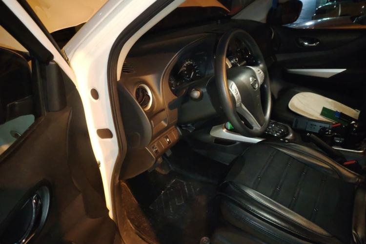 Used Nissan Navara 2017 2.5L Automatic 4x4 Luxury Edition QR25 Driver Seat