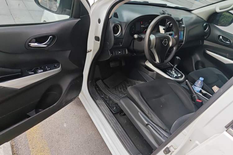 Used Nissan Navara 2017 2.5L Automatic 2WD Luxury Edition QR25 Driver Seat