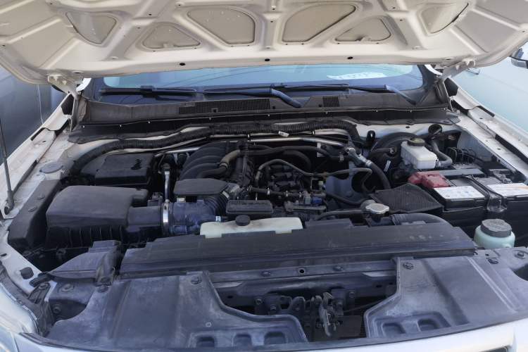 Used Nissan Navara 2017 2.5L Automatic 2WD Luxury Edition QR25 Engine Bay