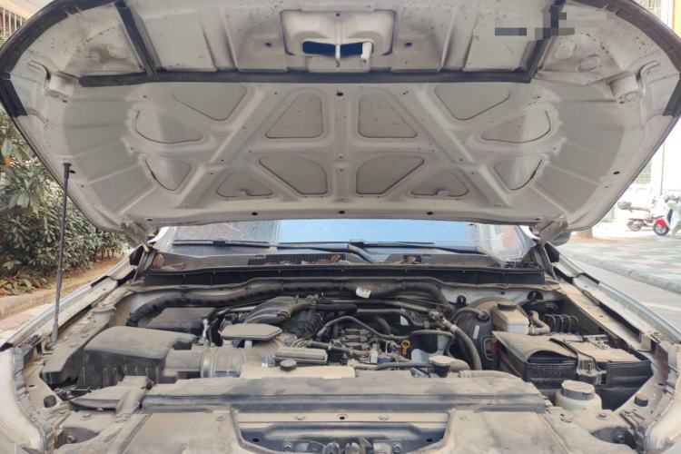 Used Nissan Navara 2017 2.5L Manual Two-Wheel Drive Standard Edition QR25 Engine Bay