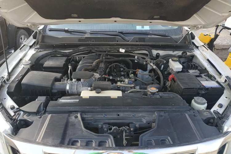 Used Nissan Navara 2017 2.5L Automatic 2WD Luxury Edition QR25 Engine Bay