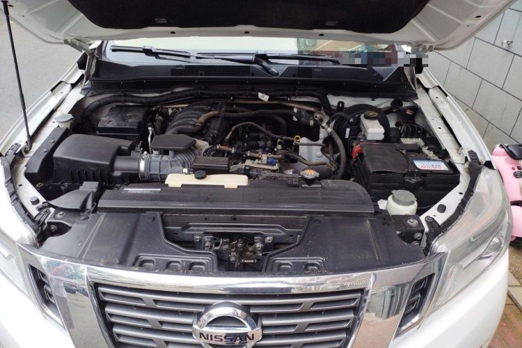 Used Nissan Navara 2017 2.5L Automatic 4x4 Luxury Edition QR25 Engine Bay