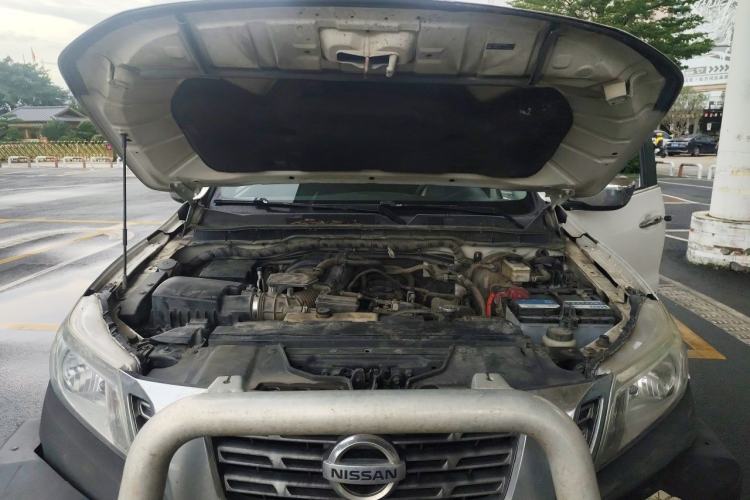 Used Nissan Navara 2017 2.5L Manual 4x4 Luxury Edition QR25 Engine Bay