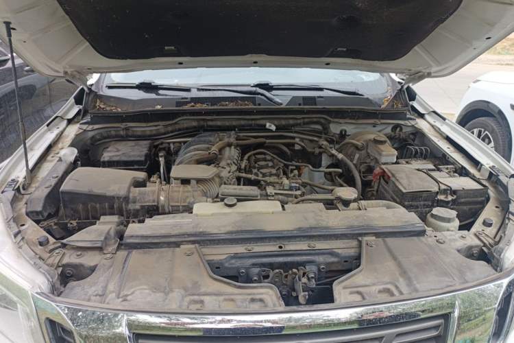 Used Nissan Navara 2017 2.5L Automatic 2WD Luxury Edition QR25 Engine Bay