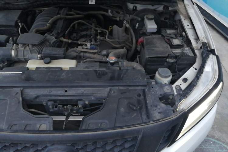 Used Nissan Navara 2017 2.5L Automatic 4x4 Luxury Edition QR25 Engine Bay Left