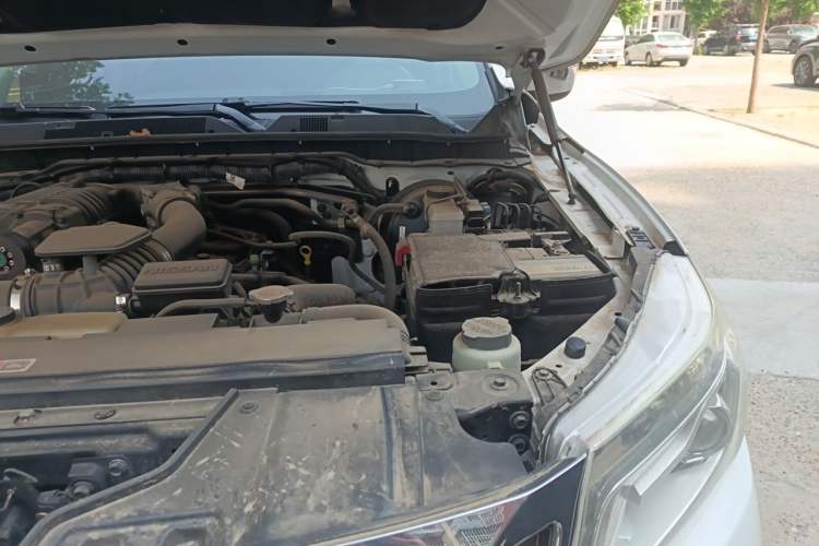 Used Nissan Navara 2017 2.5L Automatic 4x4 Luxury Edition QR25 Engine Bay Left