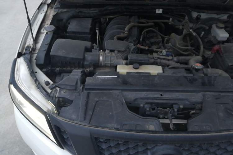 Used Nissan Navara 2017 2.5L Automatic 4x4 Luxury Edition QR25 Engine Bay Right