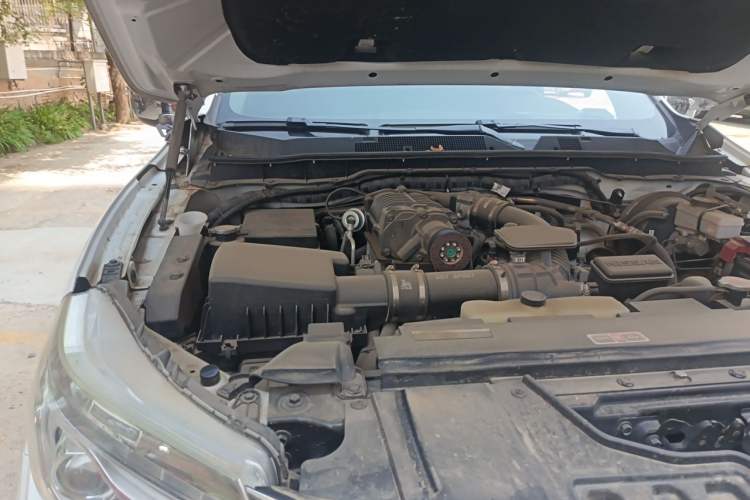 Used Nissan Navara 2017 2.5L Automatic 4x4 Luxury Edition QR25 Engine Bay Right