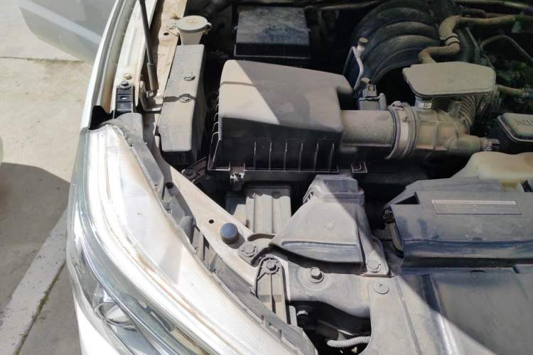 Used Nissan Navara 2017 2.5L Automatic 4x4 Luxury Edition QR25 Engine Bay Right
