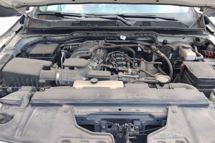 Used Nissan Navara 2017 2.5L Manual Two-Wheel Drive Standard Edition QR25 Engine Bay