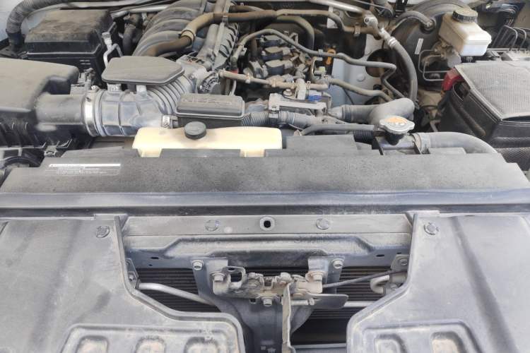 Used Nissan Navara 2017 2.5L Automatic 2WD Luxury Edition QR25 Engine Bay