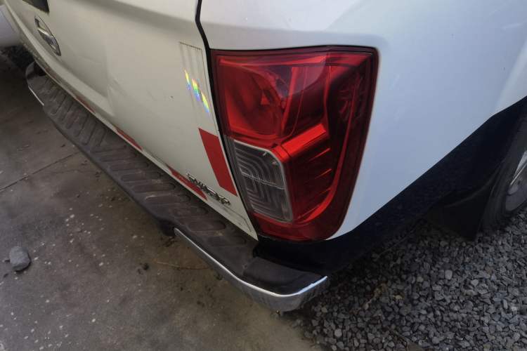 Used Nissan Navara 2017 2.5L Automatic 2WD Luxury Edition QR25 Exterior 3