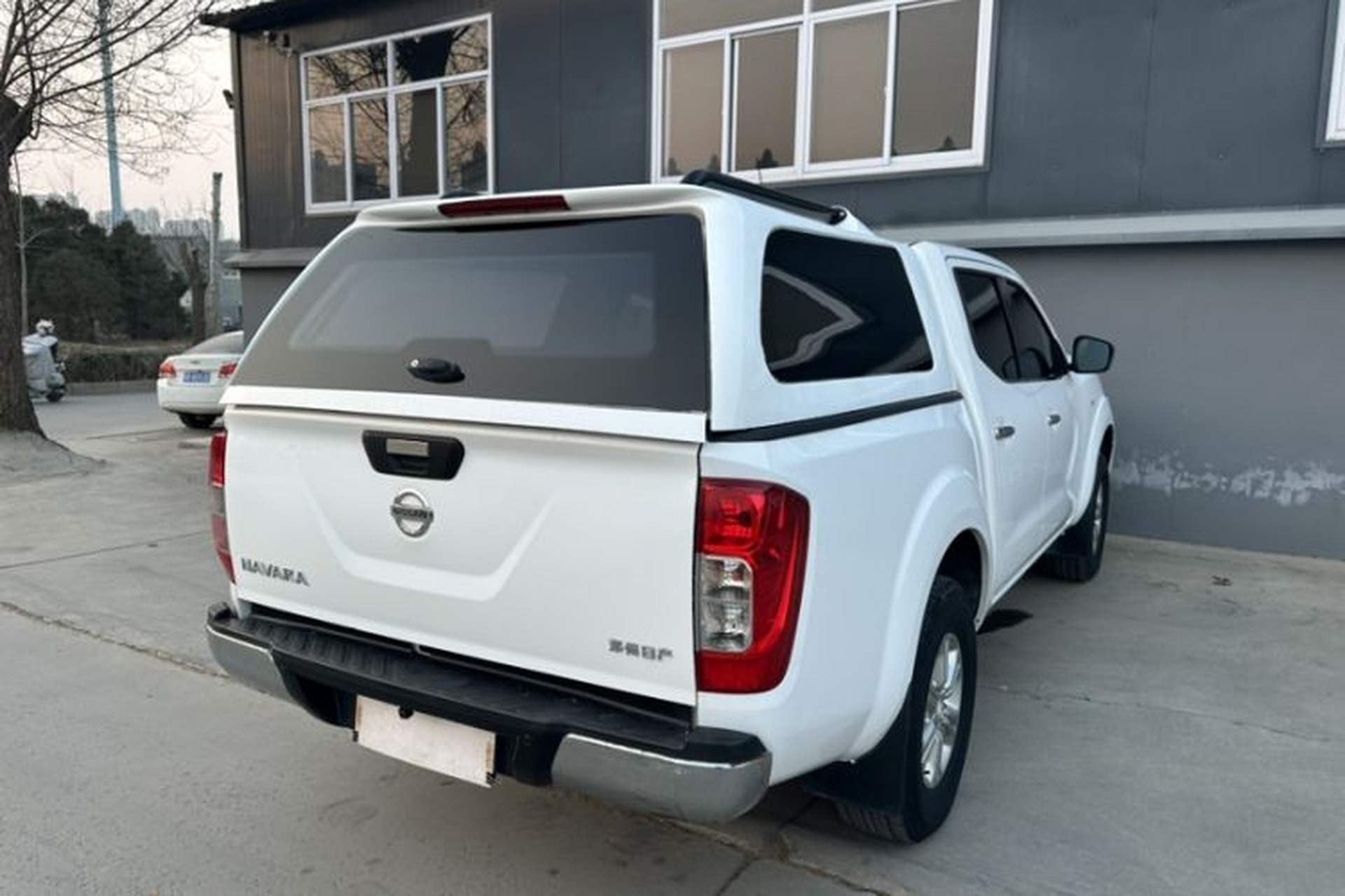Used Nissan Navara 2017 2.5L Automatic 2WD Luxury Edition QR25 Exterior 3