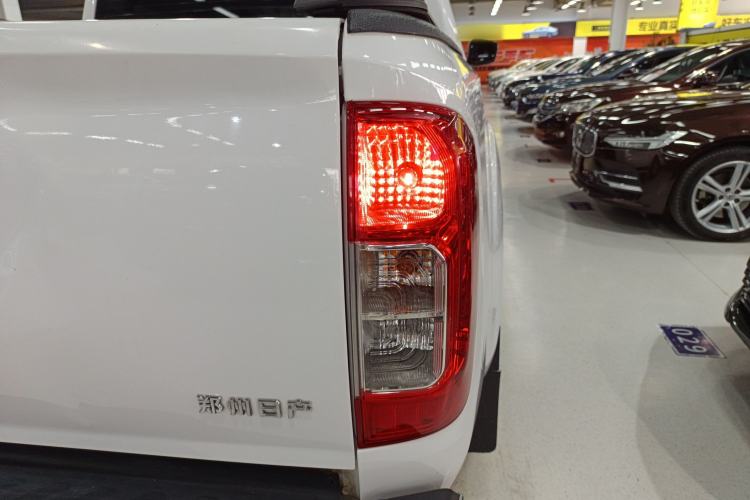 Used Nissan Navara 2017 2.5L Automatic 2WD Luxury Edition QR25 Exterior 3