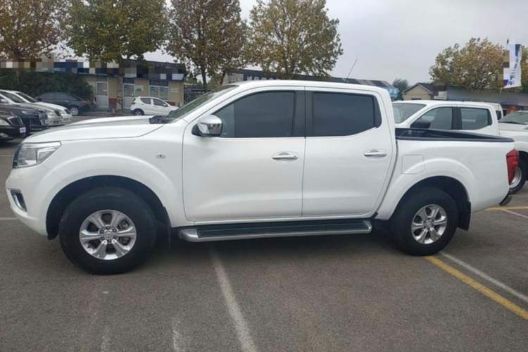 Used Nissan Navara 2017 2.5L Automatic 2WD Luxury Edition QR25 Exterior 3