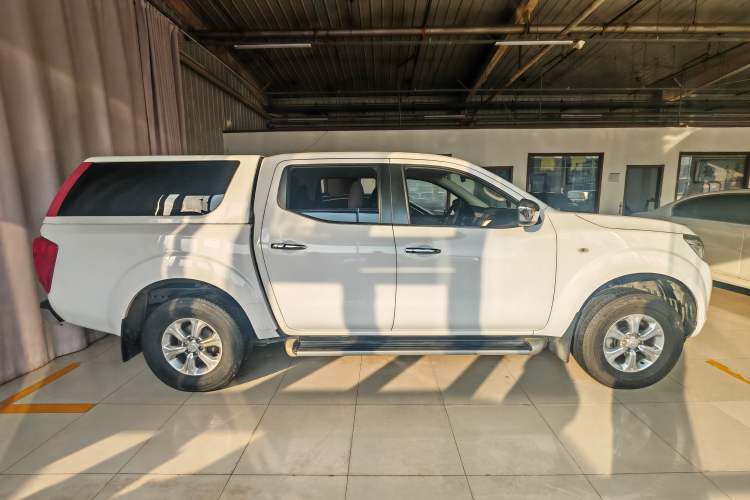 Used Nissan Navara 2017 2.5L Automatic 2WD Luxury Edition QR25 Exterior 3