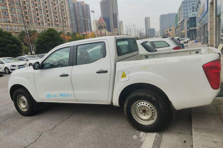 Used Nissan Navara 2017 2.5L Manual Two-Wheel Drive Standard Edition QR25 Exterior 3