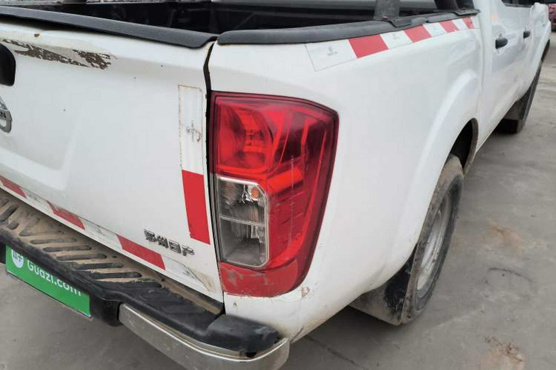 Used Nissan Navara 2017 2.5L Manual Two-Wheel Drive Standard Edition QR25 Exterior 3