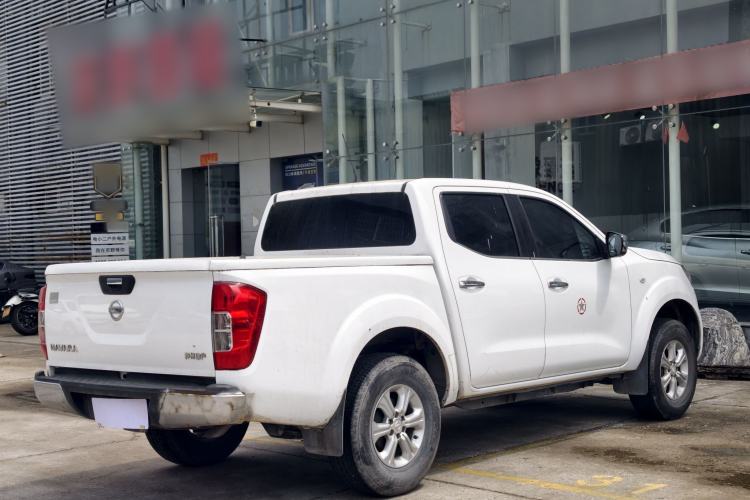 Used Nissan Navara 2017 2.5L Automatic 2WD Luxury Edition QR25 Exterior 3