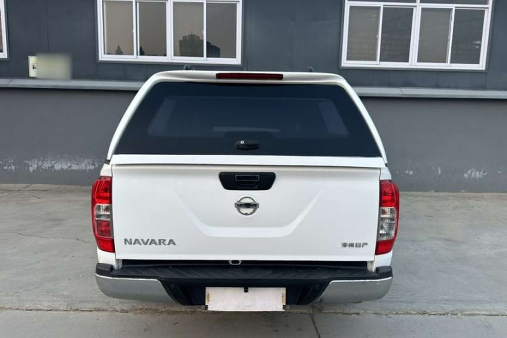 Used Nissan Navara 2017 2.5L Automatic 2WD Luxury Edition QR25 Exterior 4