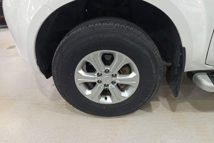 Used Nissan Navara 2017 2.5L Automatic 2WD Luxury Edition QR25 Exterior 4