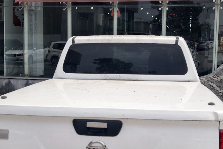 Used Nissan Navara 2017 2.5L Automatic 2WD Luxury Edition QR25 Exterior 4