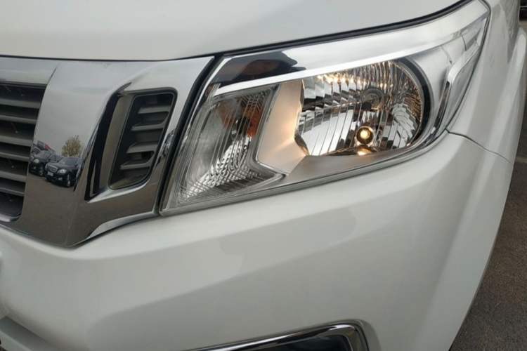 Used Nissan Navara 2017 2.5L Automatic 2WD Luxury Edition QR25 Exterior 5