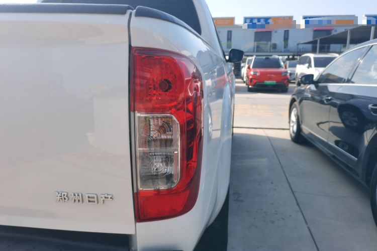Used Nissan Navara 2017 2.5L Automatic 4x4 Luxury Edition QR25 Exterior 6
