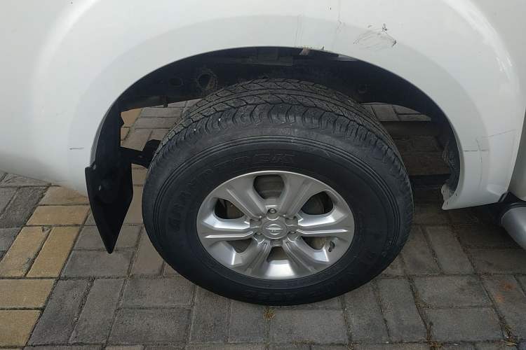 Used Nissan Navara 2017 2.5L Automatic 2WD Luxury Edition QR25 Exterior 8