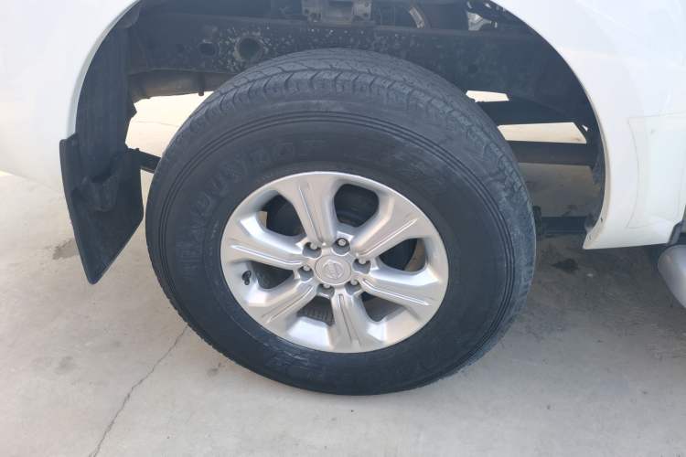 Used Nissan Navara 2017 2.5L Automatic 4x4 Luxury Edition QR25 Exterior 8