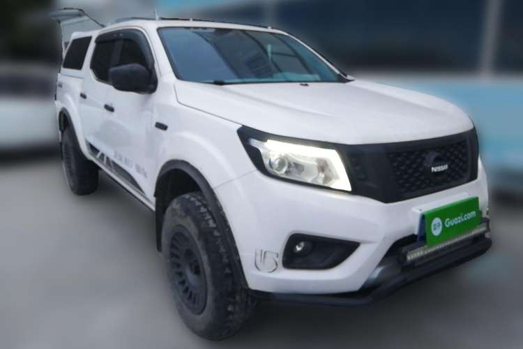Used Nissan Navara 2017 2.5L Automatic 4x4 Luxury Edition QR25 Front Right 45 Deg