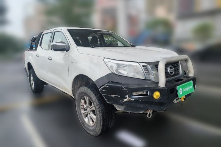Used Nissan Navara 2017 2.5L Manual 4x4 Luxury Edition QR25 Front Right 45 Deg