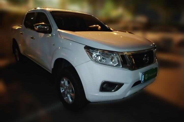 Used Nissan Navara 2017 2.5L Automatic 4x4 Luxury Edition QR25 Front Right 45 Deg