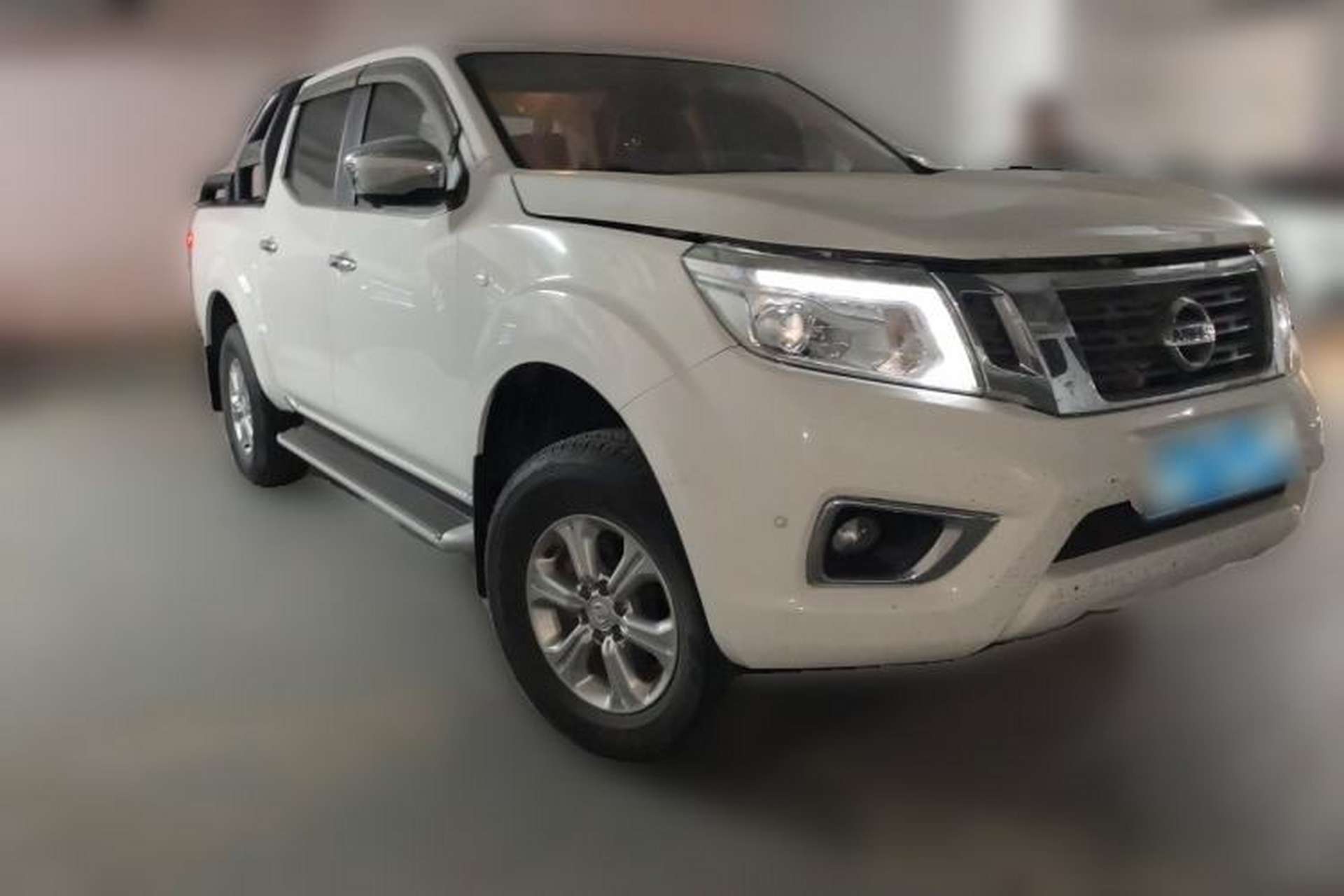 Used Nissan Navara 2017 2.5L Automatic 4x4 Luxury Edition QR25 Front Right 45 Deg