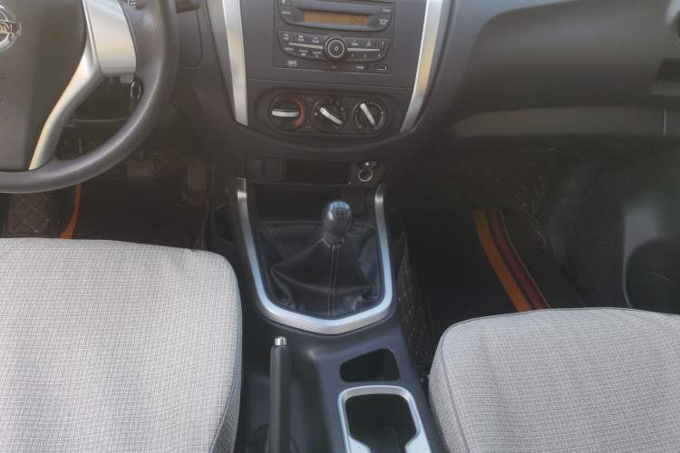 Used Nissan Navara 2017 2.5L Automatic 2WD Luxury Edition QR25 Gear Lever