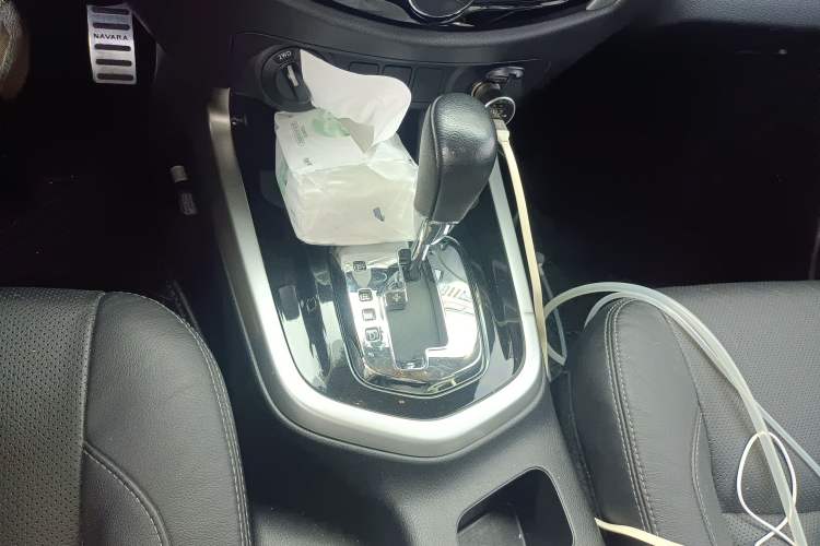 Used Nissan Navara 2017 2.5L Automatic 4x4 Luxury Edition QR25 Gear Lever