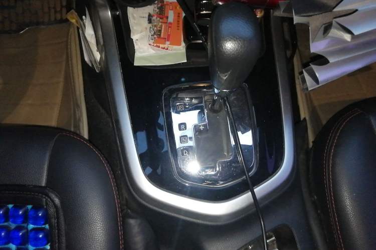 Used Nissan Navara 2017 2.5L Automatic 4x4 Luxury Edition QR25 Gear Lever