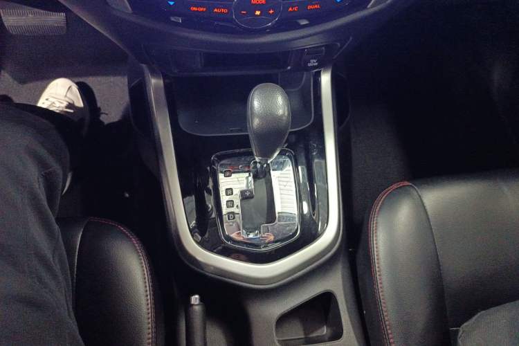 Used Nissan Navara 2017 2.5L Automatic 2WD Luxury Edition QR25 Gear Lever