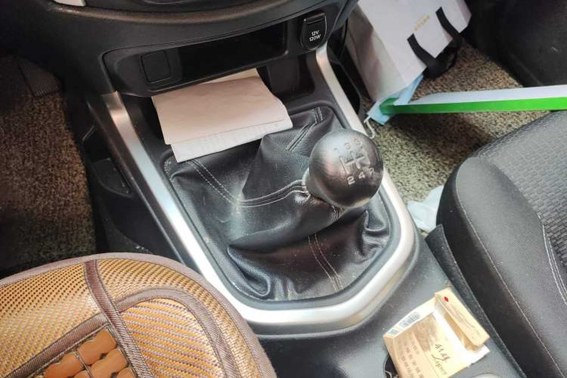 Used Nissan Navara 2017 2.5L Manual Two-Wheel Drive Standard Edition QR25 Gear Lever