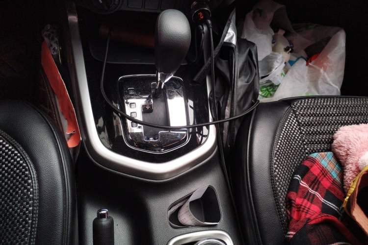 Used Nissan Navara 2017 2.5L Automatic 4x4 Luxury Edition QR25 Gear Lever