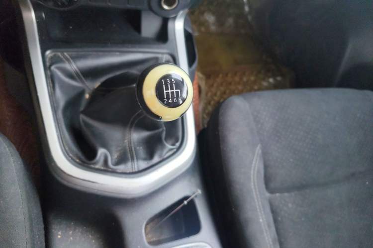 Used Nissan Navara 2017 2.5L Manual 4x4 Luxury Edition QR25 Gear Lever