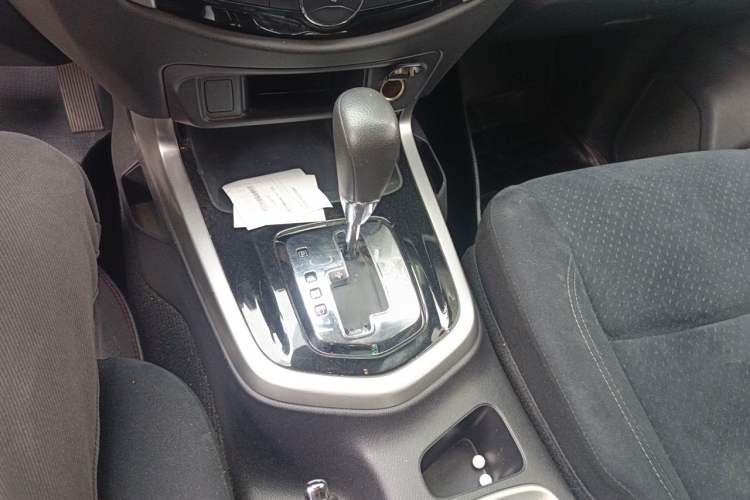 Used Nissan Navara 2017 2.5L Automatic 2WD Luxury Edition QR25 Gear Lever