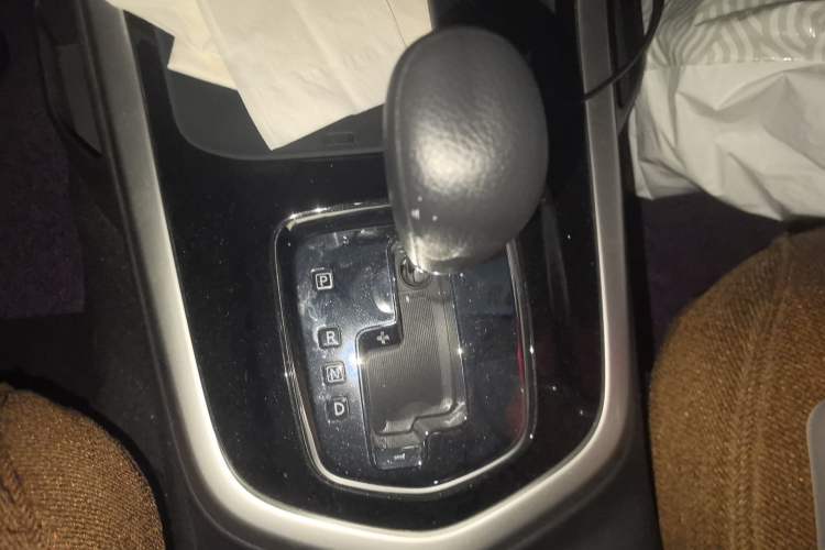 Used Nissan Navara 2017 2.5L Automatic 2WD Luxury Edition QR25 Gear Lever