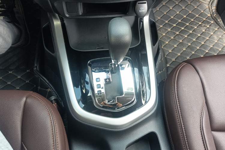 Used Nissan Navara 2017 2.5L Automatic 2WD Luxury Edition QR25 Gear Lever