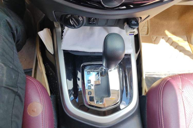 Used Nissan Navara 2017 2.5L Automatic 4x4 Luxury Edition QR25 Gear Lever