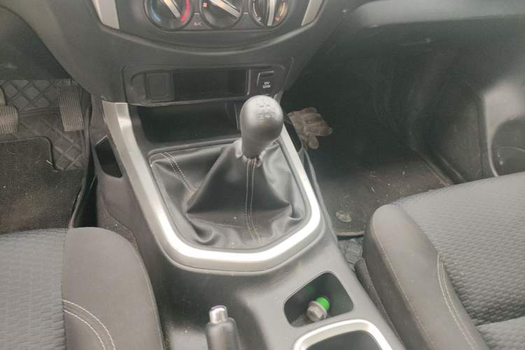 Used Nissan Navara 2017 2.5L Manual Two-Wheel Drive Standard Edition QR25 Gear Lever