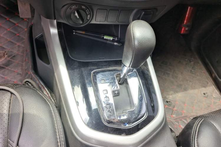 Used Nissan Navara 2017 2.5L Automatic 4x4 Luxury Edition QR25 Gear Lever